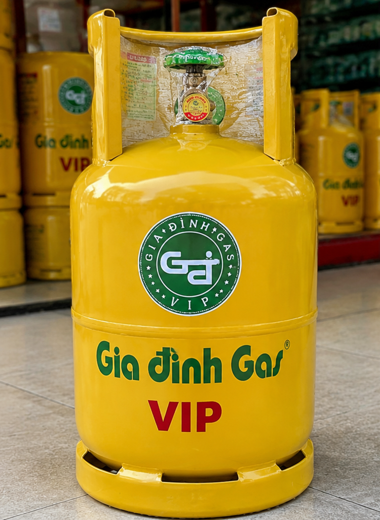 Bình gas gia đình vàng 12kg chính hãng có tem niêm phong, màng co quanh van rõ ràng, giúp khách hàng yên tâm hơn khi nhận bình.