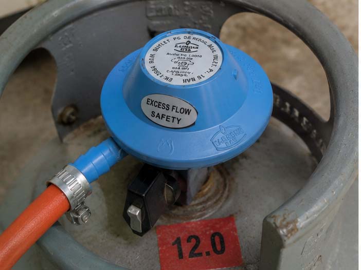 Van gas Shell Ấn Độ được lắp thực tế trên bình gas 12kg
